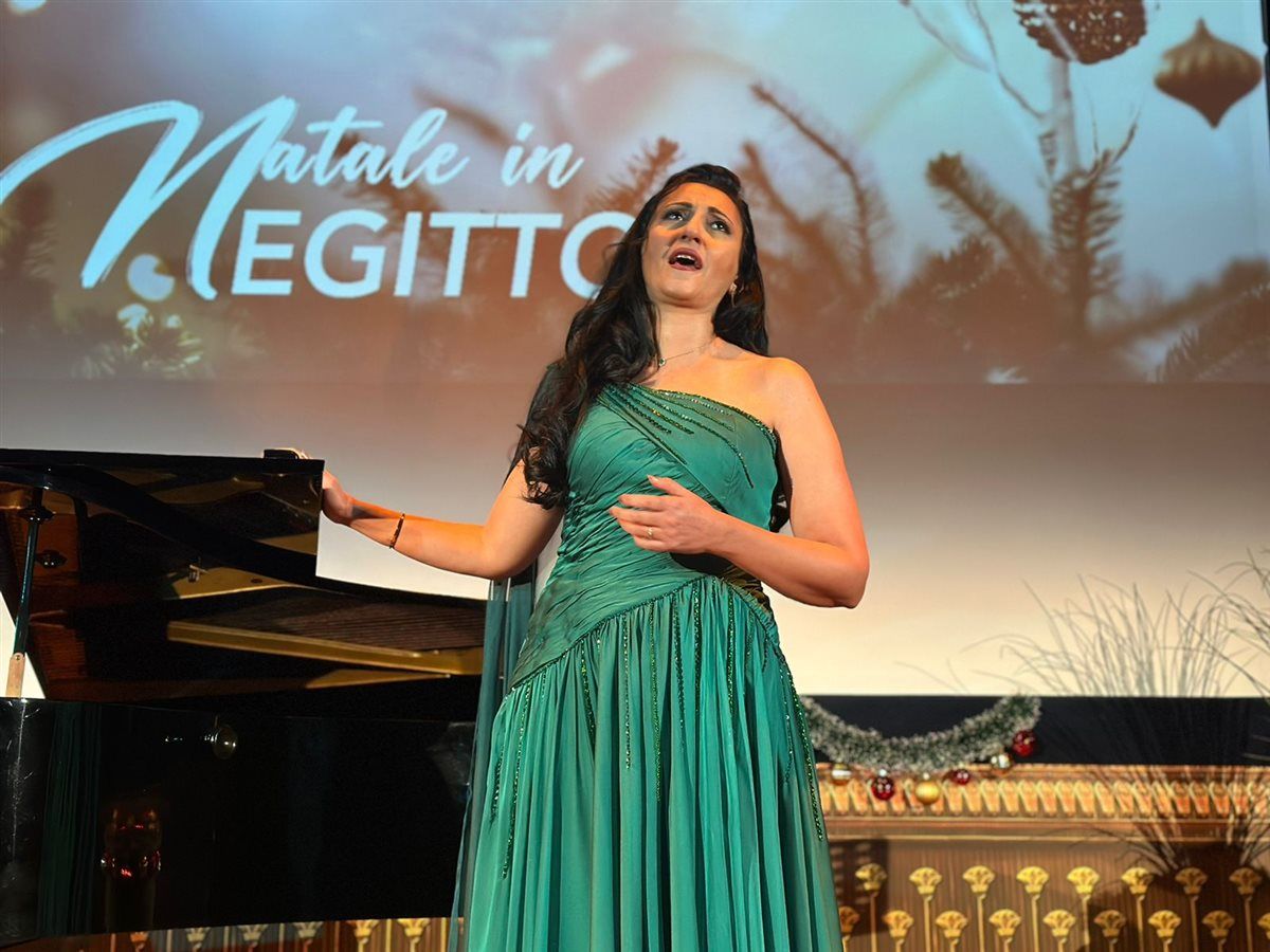 السوبرانو المصرية أميرة سليم تتألق في حفل الكريسماس بالأكاديمية المصرية للفنون بروما
