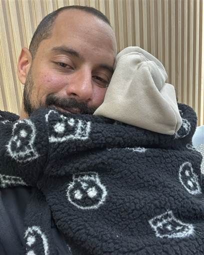 عمرو وهبة يكشف تفاصيل مرض ابنه توجه الفنان عمرو وهبة بالشكر لكل المهتمين بحالة ابنه يحيى الصحية بعدما كشف مؤخرا أنه تم احتجازه لأكثر من 15 إقرأ المزيد