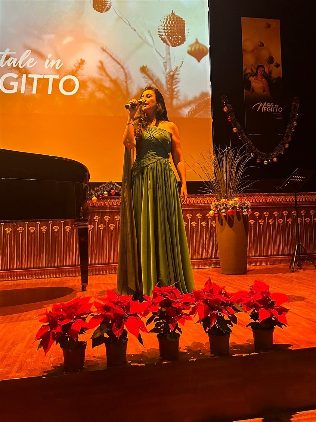 السوبرانو المصرية أميرة سليم تتألق في حفل الكريسماس بالأكاديمية المصرية للفنون بروما