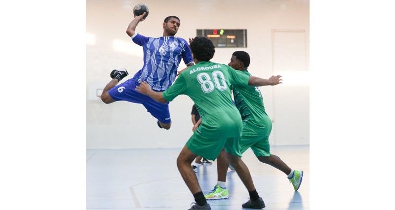 مسقط يواصل صدارة دوري الشباب لكرة اليد