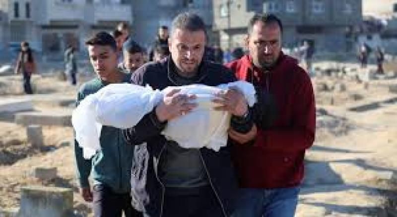 الدفاع المدني الفلسطيني: أكثر من 40 شهيدا في مجزرة للاحتلال داخل مدرسة...