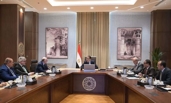 رئيس الوزراء يؤكد استمرار الدعم المصري لمنظمة الطيران المدني…