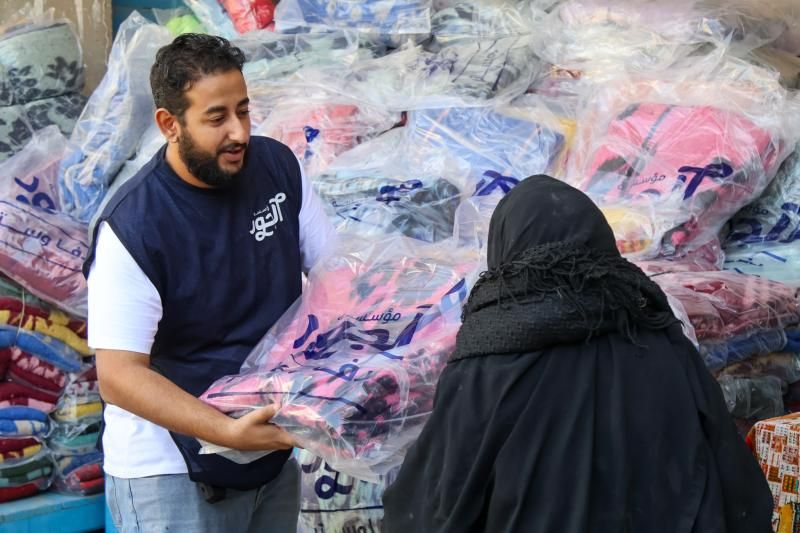 مؤسسة الجود الخيرية توزع بطاطين الشتاء واللحوم في إسنا ضمن حملة ”دفا...