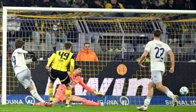 فرانكفورت يفرط في الوصافة وتعثر دورتموند