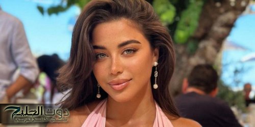 يارا السكري تضج أناقة بفستان أسود راقي