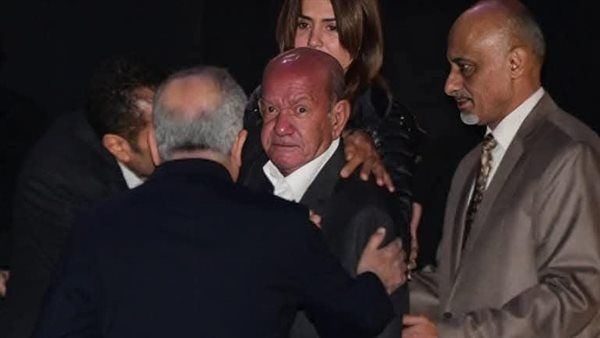 "منهار من البكاء".. لطفي لبيب في عزاء نبيل الحلفاوي