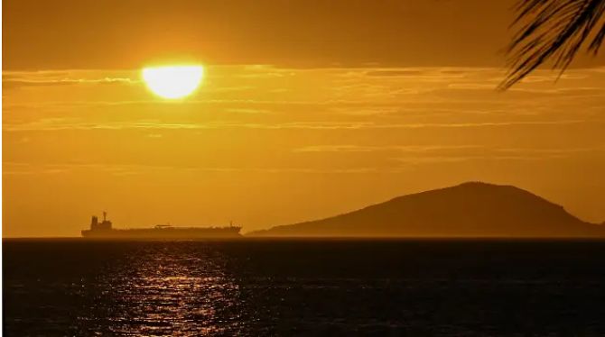 عقوبات بريطانية على 20 ناقلة نفط من أسطول الظل الروسي