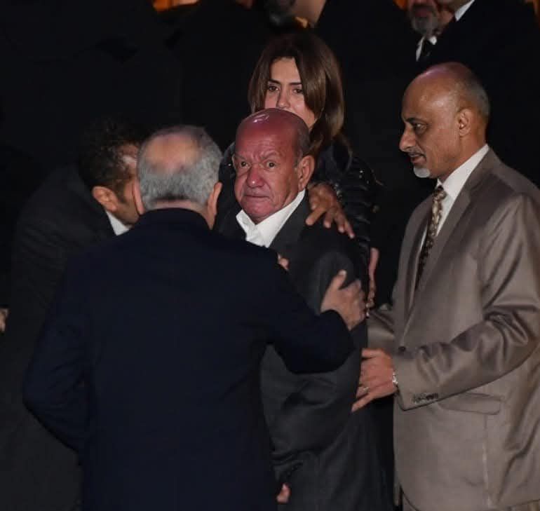 "منهار من البكاء".. لطفي لبيب في عزاء نبيل الحلفاوي