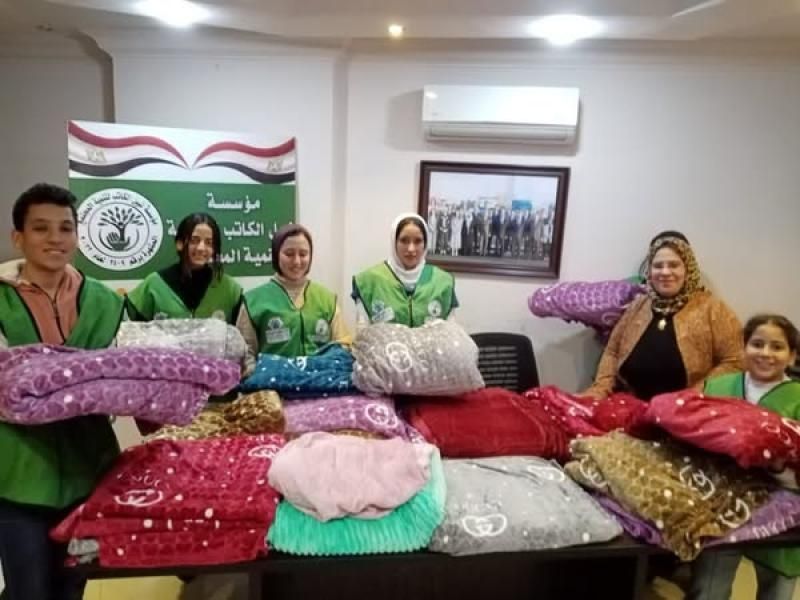 مؤسسة نبيل الكاتب الخيرية توزع 300 بطانية على الأسر الأولى بالرعاية في...