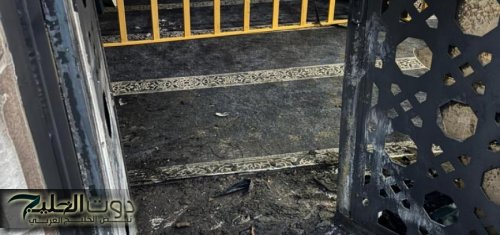 مستوطنون يحرقون مسجدا بسلفيت في الضفة