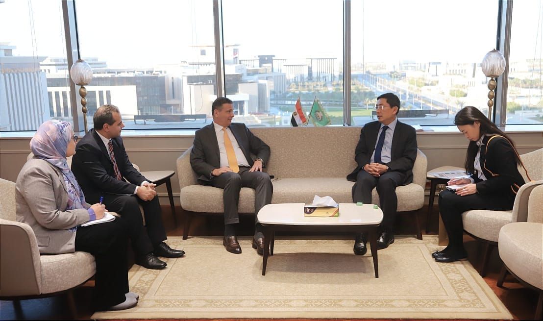 وزير الزراعة يبحث مع سفير سنغافورة بالقاهرة سبل التعاون…