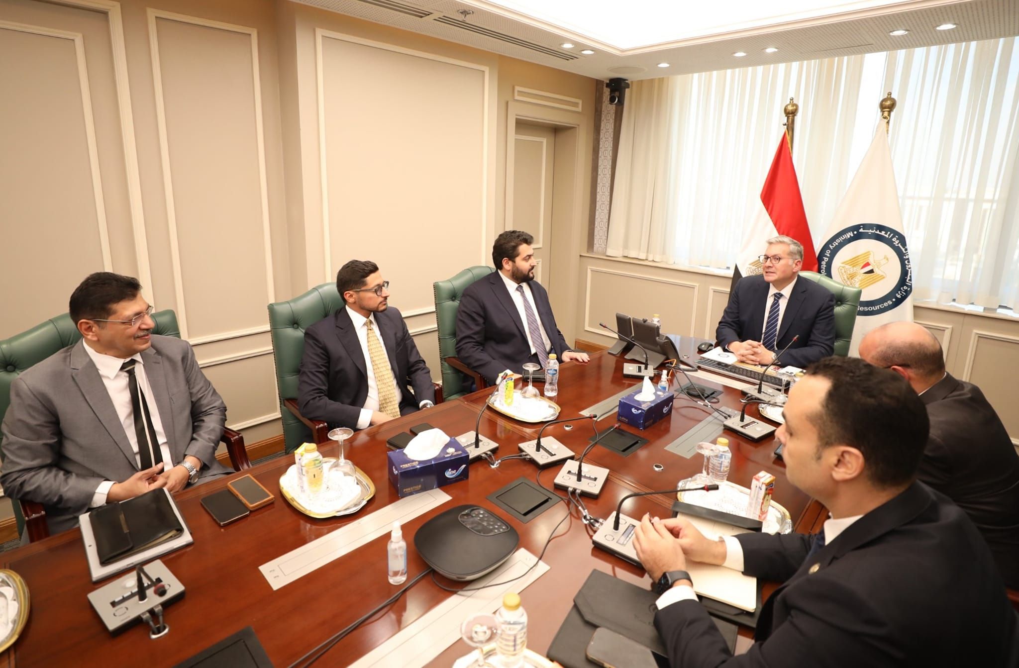 وزير البترول يبحث مع مجوعة القحطاني السعودية فرص التعاون في…