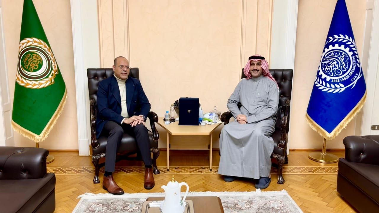 وزير العمل يلتقي المدير العام لمنظمة العمل العربية لبحث…