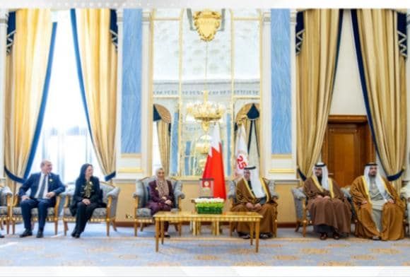 ولي عهد البحرين يستقبل وزيرة التضامن للمشاركة في اجتماع مجلس…