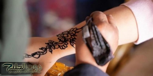 بزيارة مهرجان الملك عبدالعزيز للإبل.. بريطاني يرافق والديه لاكتشاف المملكة