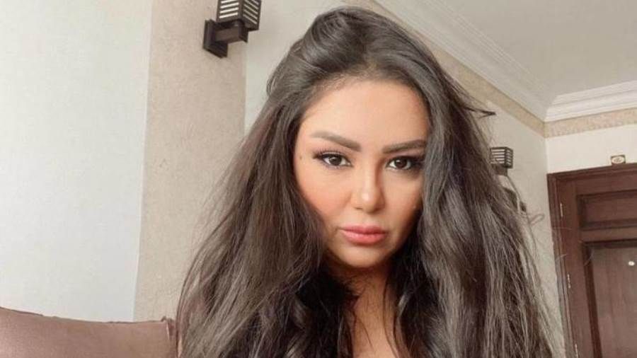 الفنانة إيمان أيوب تظهر بعد غياب بملامح مختلفة أطلت الفنانة إيمان أيوب في برنامج قعدة ستات الذي تقدمه مروة صبري على شاشة ألفا.وظهرت إيمان أيوب بملامح مخت إقرأ المزيد