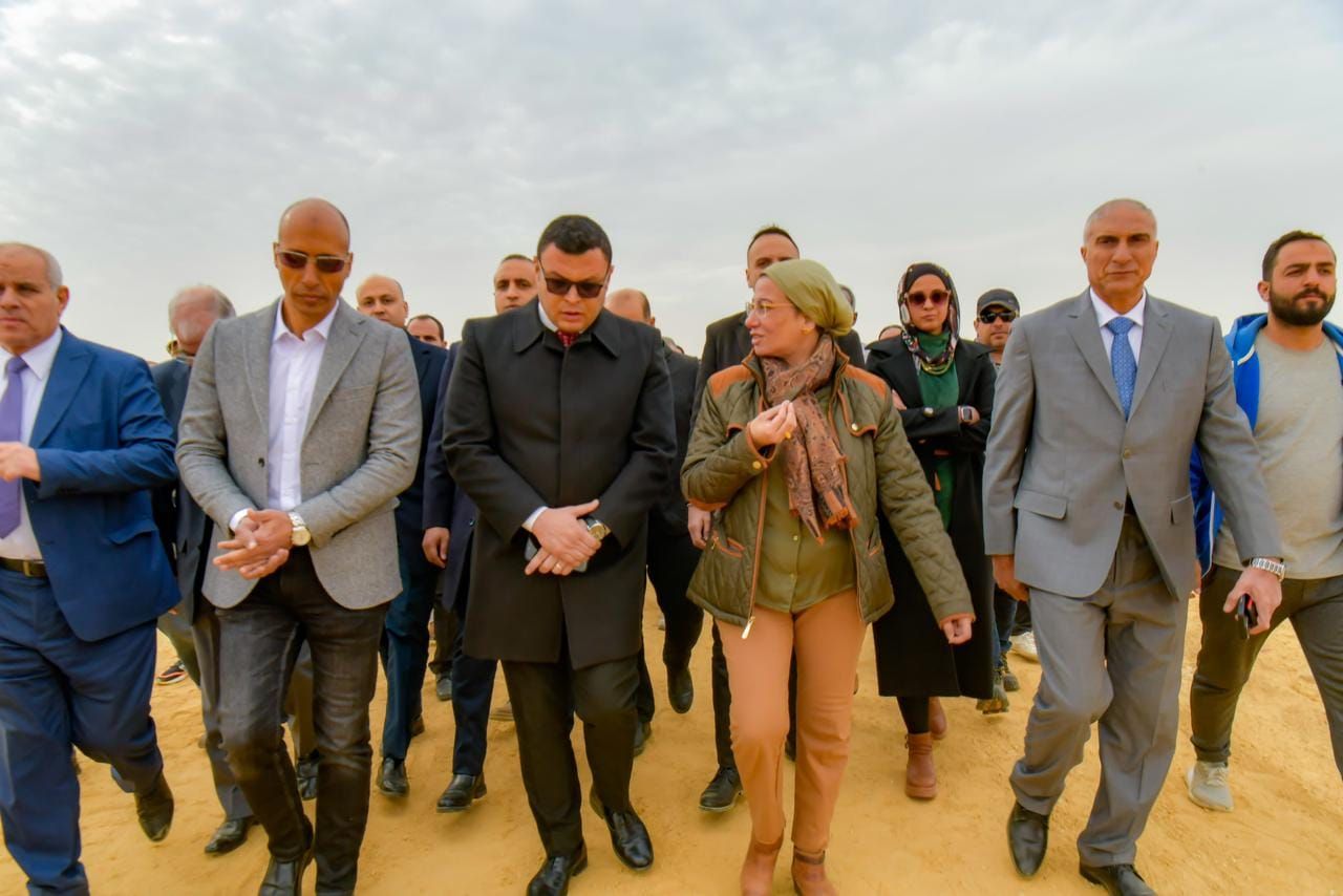وزيرا الإسكان والبيئة يتفقدان موقع مشروع تدوير مخلفات البناء…