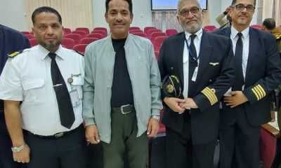 أخبار اليمن : تكريم طيار يمني لهبوطه بسلام في مطار صنعاء