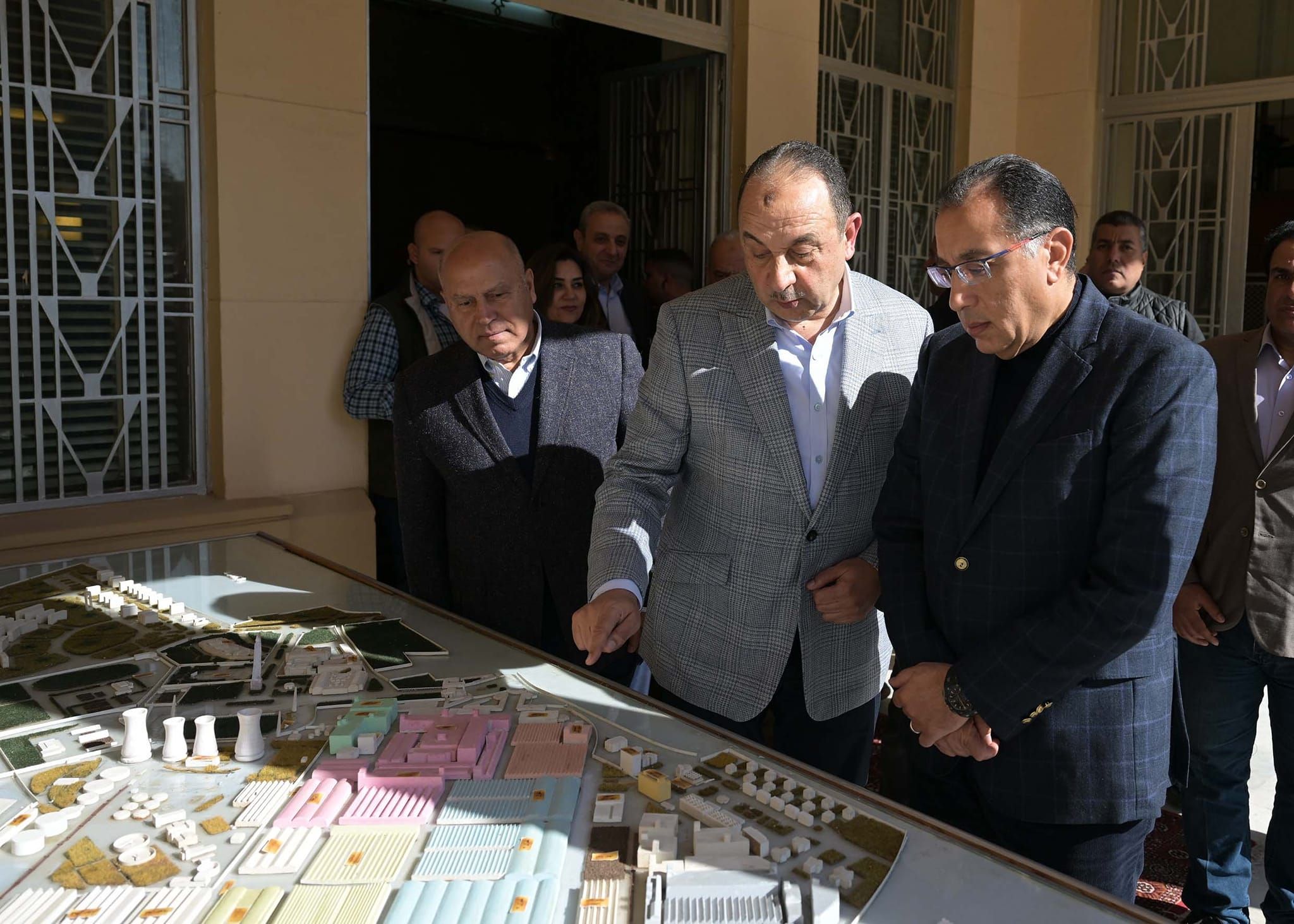 رئيس الوزراء يتفقد شركة مصر للغزل والنسيج ومنطقة المصانع…