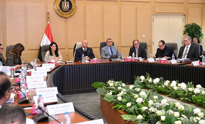 الحكومة تطلق حزمة حوافز وتيسيرات للمستثمرين الصناعيين لسداد…