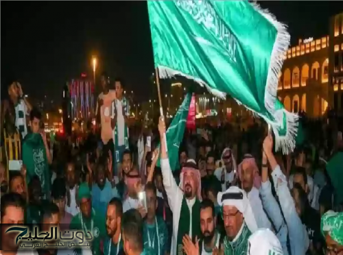 مشجع سعودي يفاجئ الجميع باحتفال غير تقليدي من داخل الفندق !