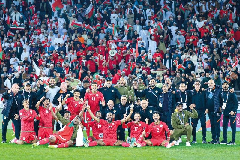 الأحمر العماني يصعد للمربع الذهبي عبر «الإمارات» وجماهير الوفاء تشعل المباركية