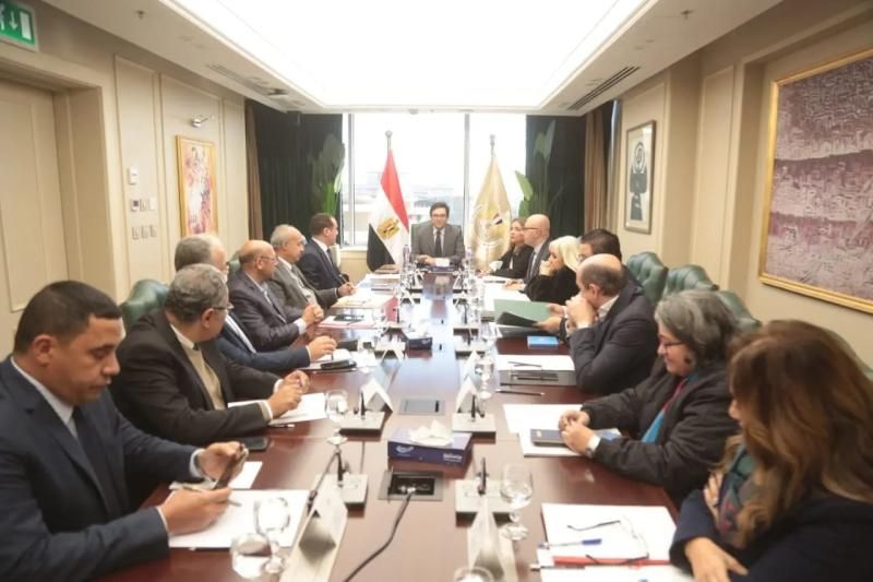 وزير الثقافة يعقد اجتماعًا موسعًا مع قيادات الوزارة لمتابعة إنجازات 2024 والتحضيرات...