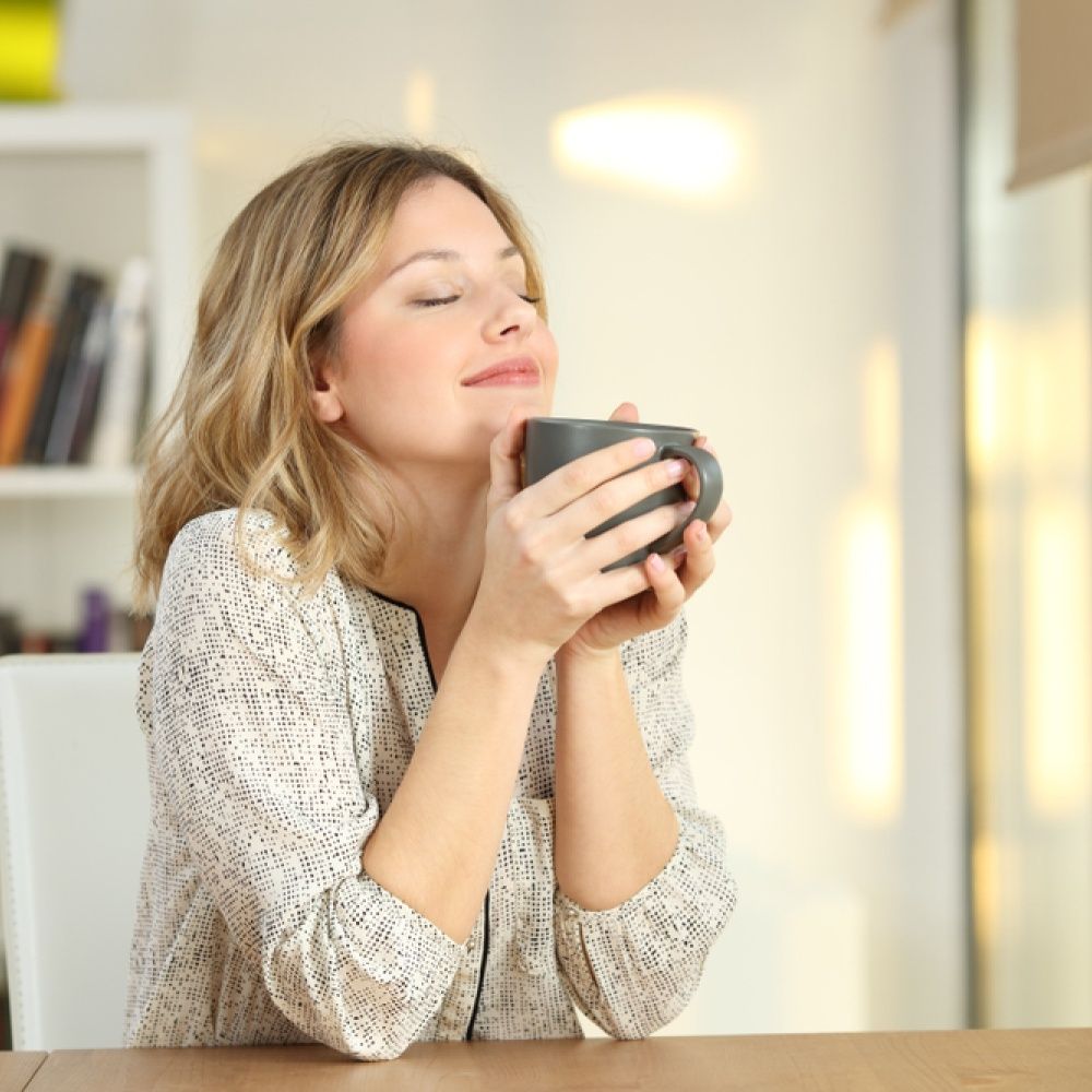 الأنوثة تزدهر بكوب يومي منه.. إليكِ فوائد شاي الميرامية لصحة وجمال المرأة