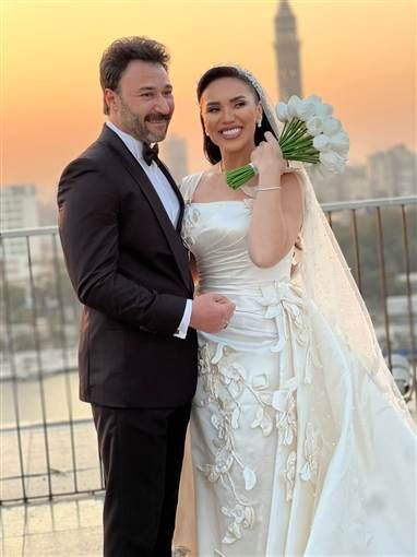  الصور الأولى من حفل زفاف مي فاروق ومحمد العمروسي تحتفل المطربة مي فاروق بحفل زفافها اليوم على خطيبها الفنان محمد العمروسي ليكون أول حفل زفاف فني في 2025.وارت إقرأ المزيد