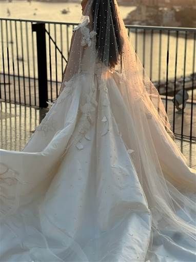  الصور الأولى من حفل زفاف مي فاروق ومحمد العمروسي تحتفل المطربة مي فاروق بحفل زفافها اليوم على خطيبها الفنان محمد العمروسي ليكون أول حفل زفاف فني في 2025.وارت إقرأ المزيد