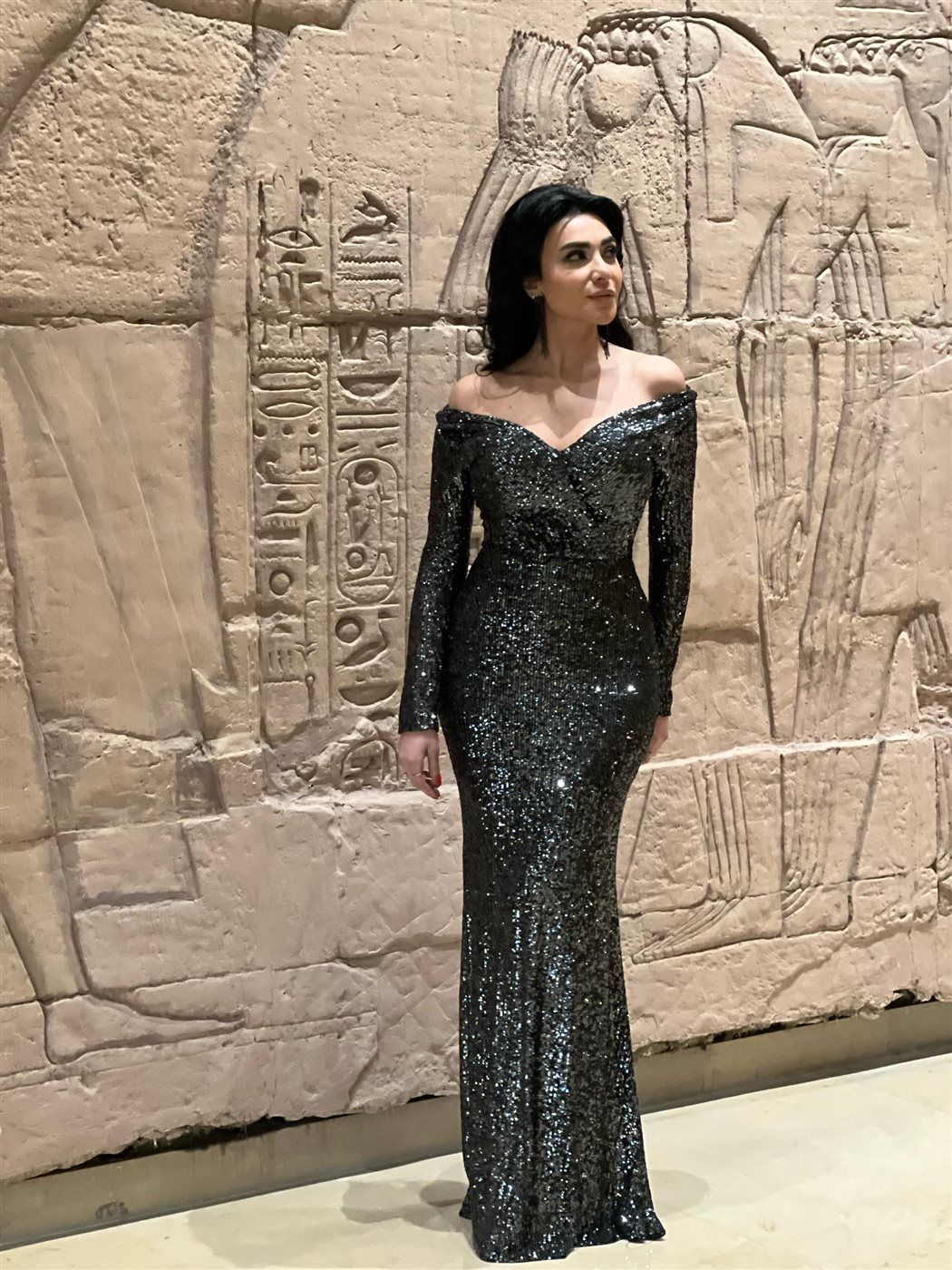 بالأسود.. ميرهان حسين تتألق في حفل زفاف مي فاروق ومحمد العمروسي
