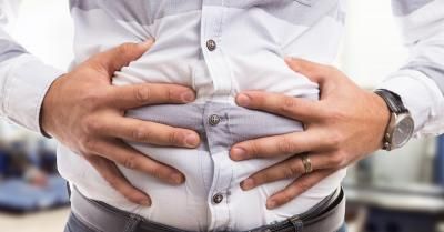 أسباب انتفاخ البطن وعلاجه