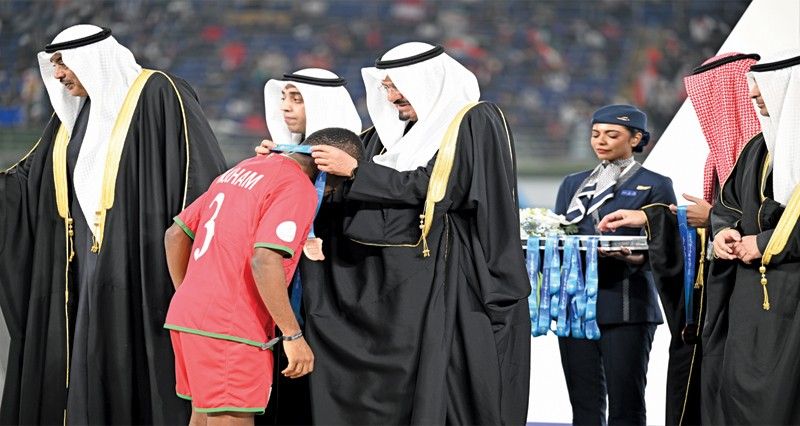 رئيس الاتحاد الآسيوي يشيد بالأداء المشرف لمنتخبنا وصيف « خليجي زين 26»