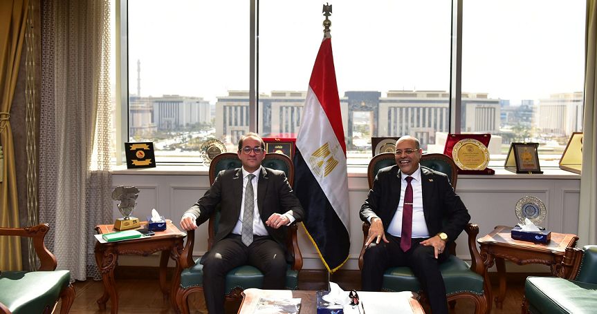 وزيرا المالية والعمل يبحثان سبل تسهيل إجراءات دعم العمالة…