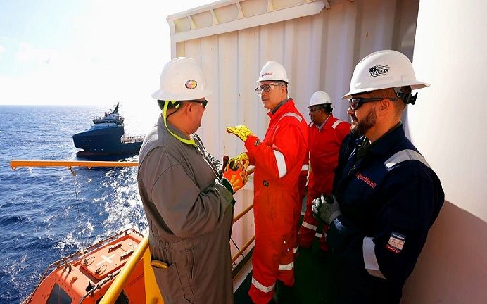 وزير البترول يتفقد أعمال حفر أول بئر استكشافي للغاز غرب…