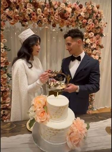 حنان ترك تحتفل بعقد قران ابنها احتفلت الفنانة المعتزلة حنان ترك بعقد قران ابنها الأكبر عمر من زوجها الراحل خالد خطاب على فتاة من خارج الوس إقرأ المزيد