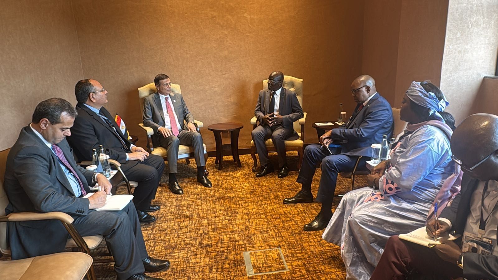 وزير الزراعة يواصل لقاءاته الثنائية لتعزيز التعاون المصري…