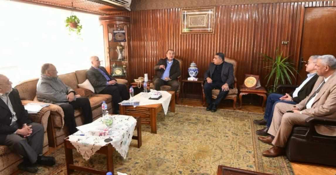 وزير قطاع الأعمال العام يبحث مع محافظ الدقهلية سبل تعزيز…