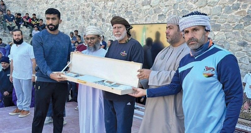 فريق الهلال بهلاء يكرم عبدالسلام الشكيلي