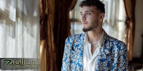 الشامي يثير الجدل بإطلالة غريبة له