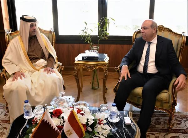 وزير الطيران يلتقي وزير النقل والمواصلات القطري لتعزيز…