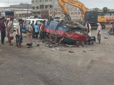 أخبار اليمن : وفاة واصابة 18 في تصادم حافلتين