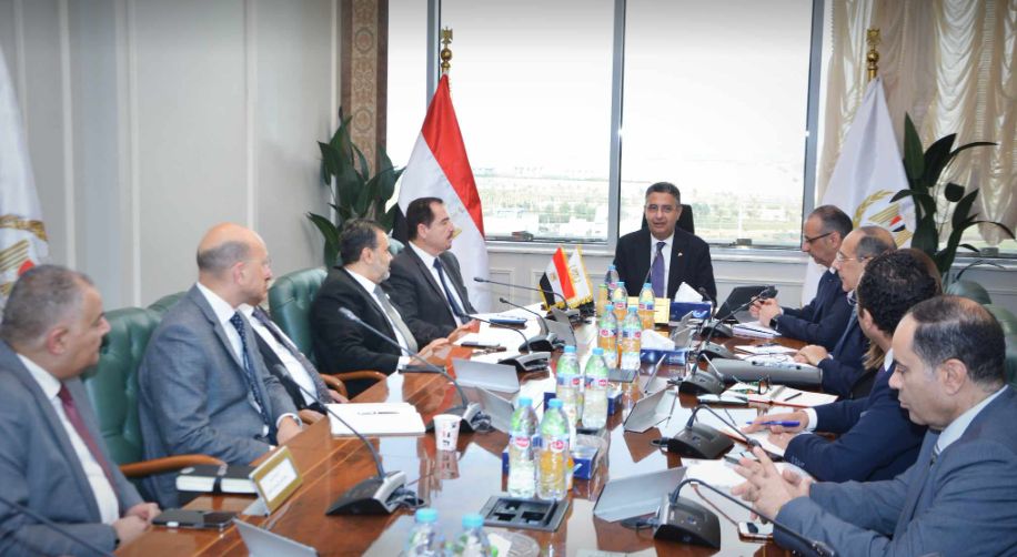 وزير التموين: تعزيز التعاون مع القطاع الخاص لتأمين مخزونات…