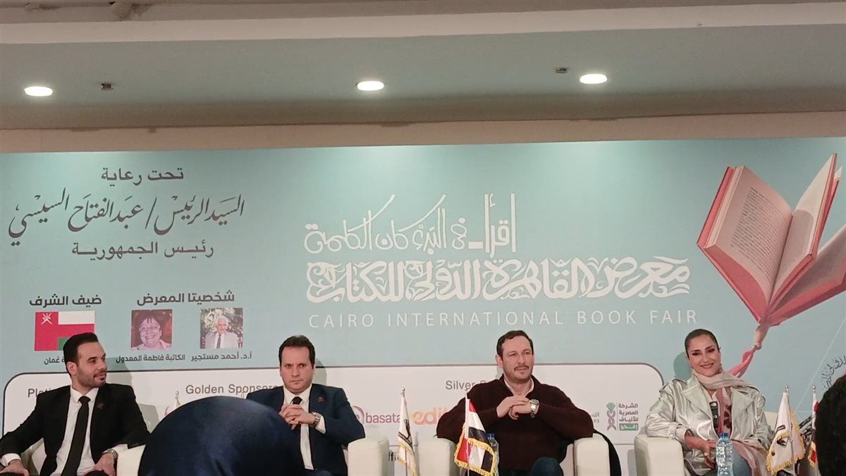 لحظة وصول حنان مطاوع لمعرض الكتاب