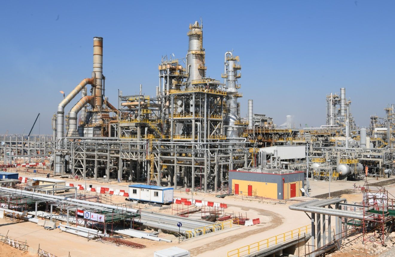 أسيوط لتكرير البترول تطلق مشروعين للطاقة الشمسية وتدوير مياه…