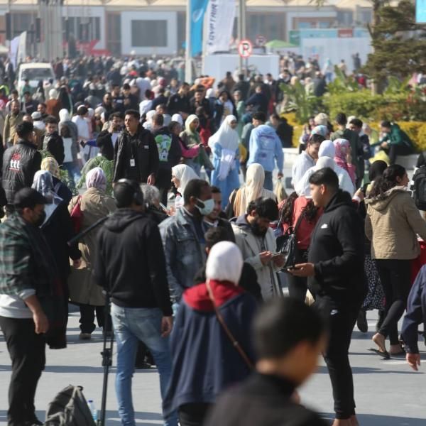 معرض القاهرة الدولي للكتاب يتخطى الثلاثة ملايين ونصف المليون زائر خلال ثمانية...