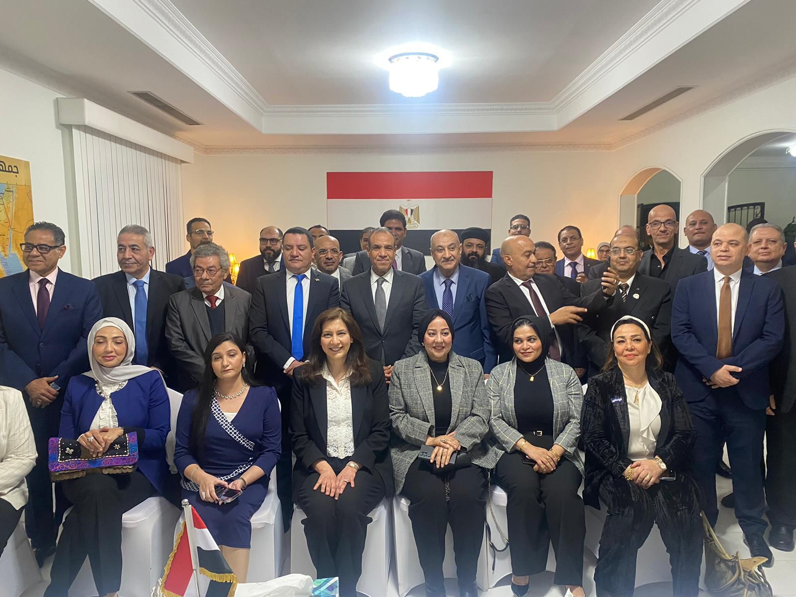 وزير الخارجية والهجرة يعقد لقاءً مع الجالية المصرية في المنامة