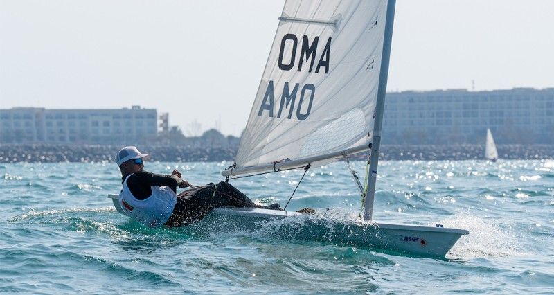بحارة عمان للإبحار يواصلون تحضيراتهم بمعسكرهم التدريبي بولاية المصنعة