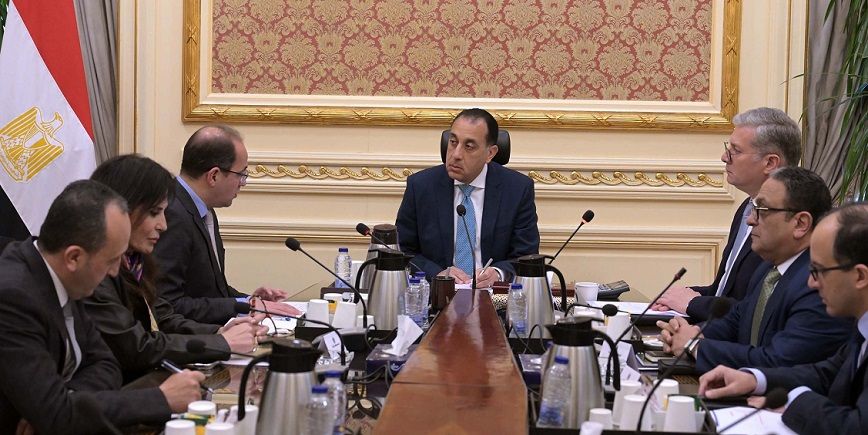 مدبولي يبحث مع وزيري المالية والبترول تجهيزات مبادرة تحويل…