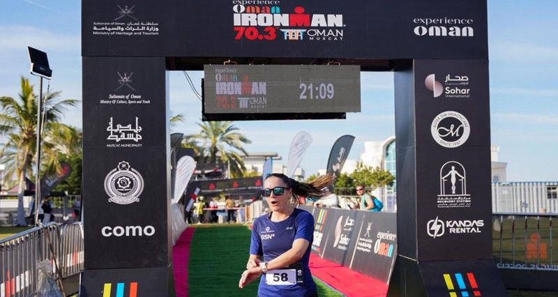 ختام سباق النساء ضمن «اكتشف عمان 70.3 الرجل الحديدي» بشاطئ القرم